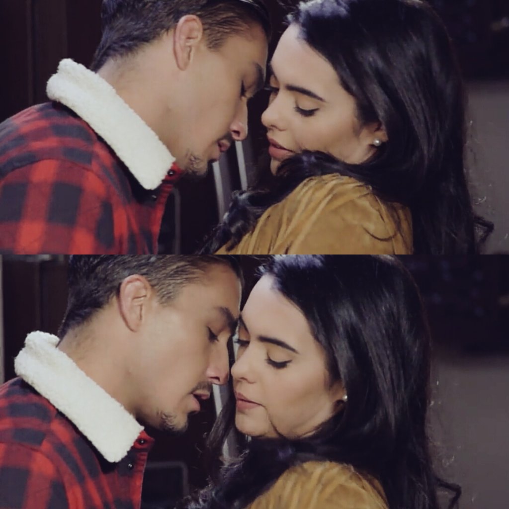buffy23456's tweet photo. "Yo quiero asi un amor que te abracé con palabras y te acaricie con miradas que cuando cierre los ojos te haga libre y a la vez presa, donde yo me muera por ti y tu te mueras por mis besos" 🔥❤ @SinTuMiradaOf @ScarletGruber @emmanuelorenday #SinTuMirada #TeamPaulessa https://t.co/GMTqcu0yxS