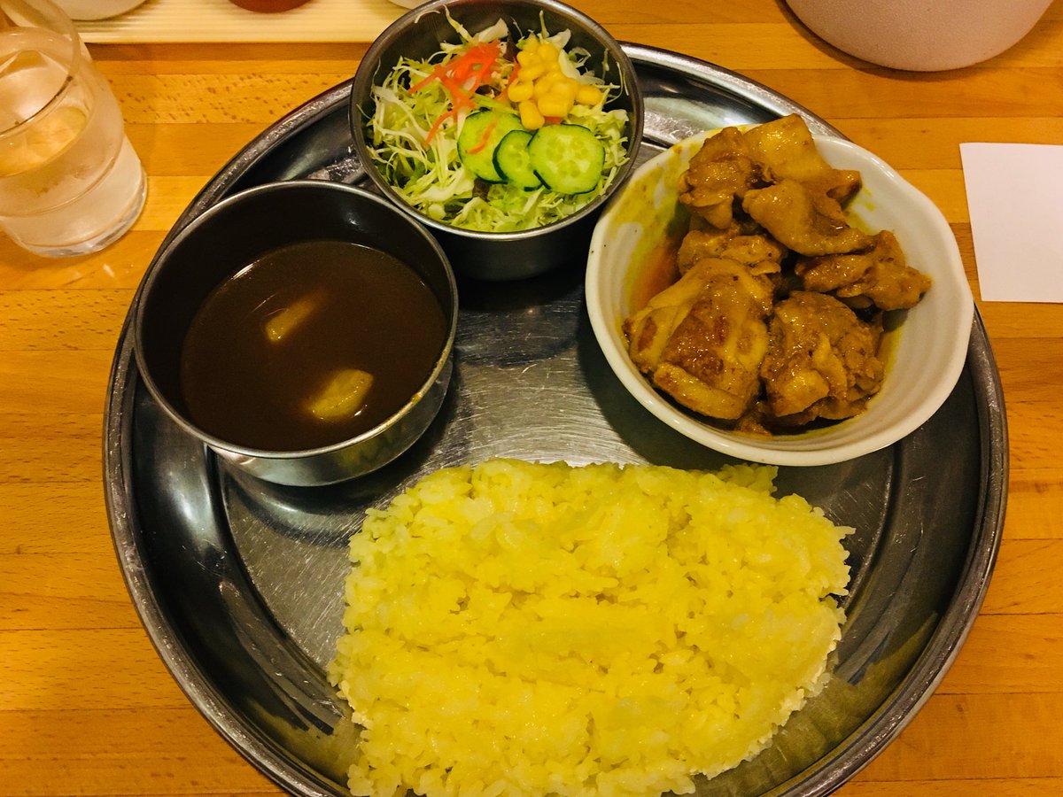 Tao タージマハール 新橋 今月のカレー ケララチキン 中辛でもガツンと辛い サラサラのスパイスカレー 口にすれば五臓六腑に染み渡り 体液にカレーが流れ込んだんじゃないかと錯覚するインパクト 思わず恍惚の表情をしながら新橋を歩く私 た