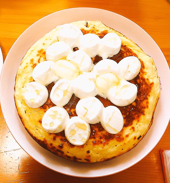 ホットケーキにマシュマロ乗せて、バターとはちみつかけたらもう背徳の味ww