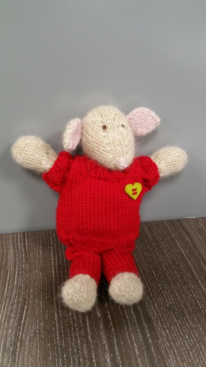 Hello everybody, I'm a trauma teddy and will give you a hug when you need me most. I'll be on patrol so I need a name/call sign. Please give me a name. Thanks to <a href="/kpaingil/">Gill Ainsley</a> for making me. #nametraumated #childtrauma #makingyousmile