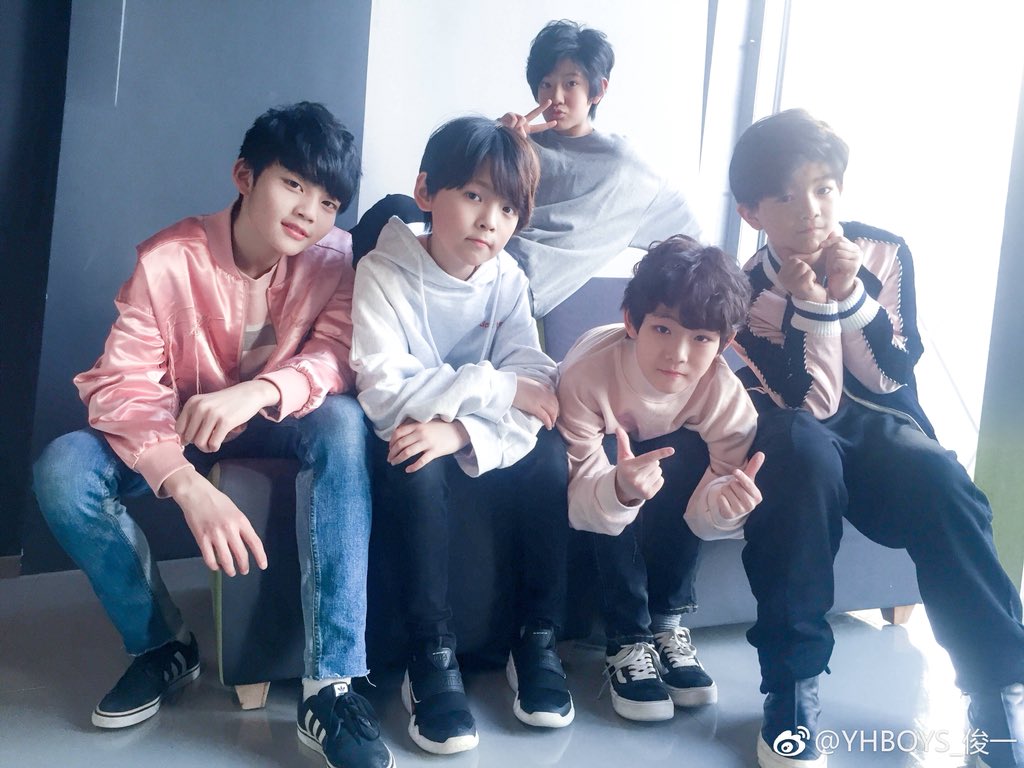 JunyiYHBoys's tweet photo. I wasn’t there during that time to see these younger brothers goofing around. Ah, but it seems like they always are naughty. Haha, wait for me, I’ll be back soon.
#YHBOYS https://t.co/RzFrRvzjgc