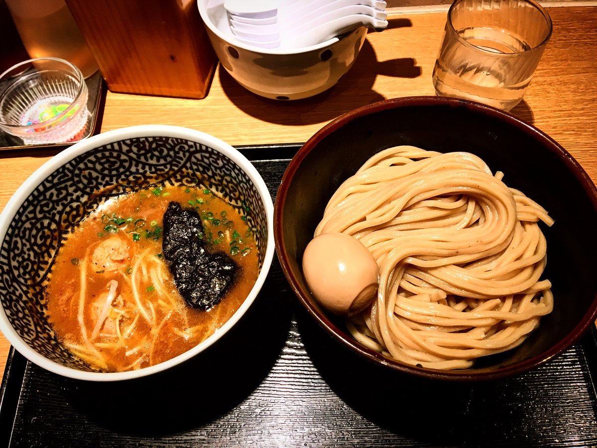 Jf7RjE91689xe9A's tweet image. 今年最初のラーメンの日🍜
一燈
#特製濃厚魚介つけ麺
#鶏白湯
#あっさりだけど濃厚
#鶏出汁美味すぎ
#麺も美味すぎ
#東京ラーメン
#2時間待ちました…
#宮崎にもできないかな〜
#あけましておめでとうございます
#今年もよろしくお願いします🤲