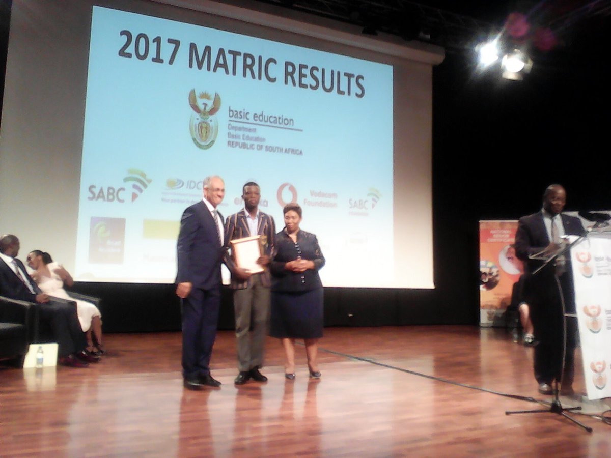 C4U_sa's tweet photo. Matric class of 2017 - congratulations 🙌🏽

#MatricResults2017 https://t.co/TWFbmEOYDl