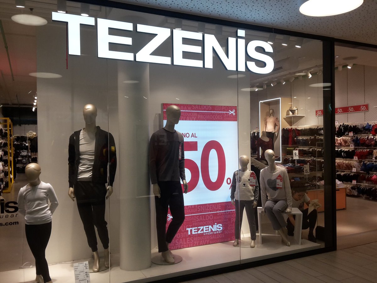 CoronetMartina's tweet photo. Quando i clienti urlano "SALDI" la commessa Martina pensa "No Maria, io esco" 
#help #sale @Tezenis https://t.co/zoKFA155kT