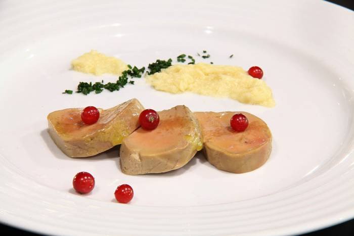 En <a href="/ataclub/">Restaurante Ataclub</a> disfrutamos de la cocina de <a href="/LopezCastanier/">López Castanier</a> Una cocina de producto y divertida en un espacio diferente. <a href="/javier_munarriz/">Javier Munárriz</a> NUEVO POST en cevichedesandia.es <a href="/cevichesandia/">ceviche de sandia</a> cevichedesandia.es/ata-club-cocin…