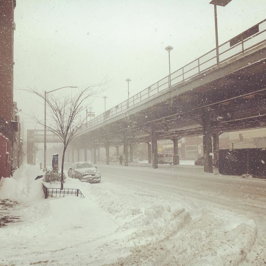kenzihenna's tweet photo. Obligatory blizzard photo. #bombcyclone #bombcyclone2018 #instablizzard https://t.co/eIebdWHEoP https://t.co/eUlYGrMkKp
