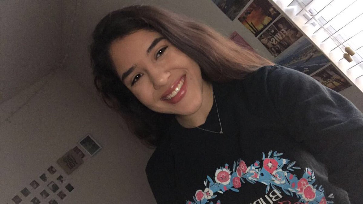 AnissaBasse's tweet photo. both pictures were on different days but i felt pretty in them (“: https://t.co/4EAXmP8ETf