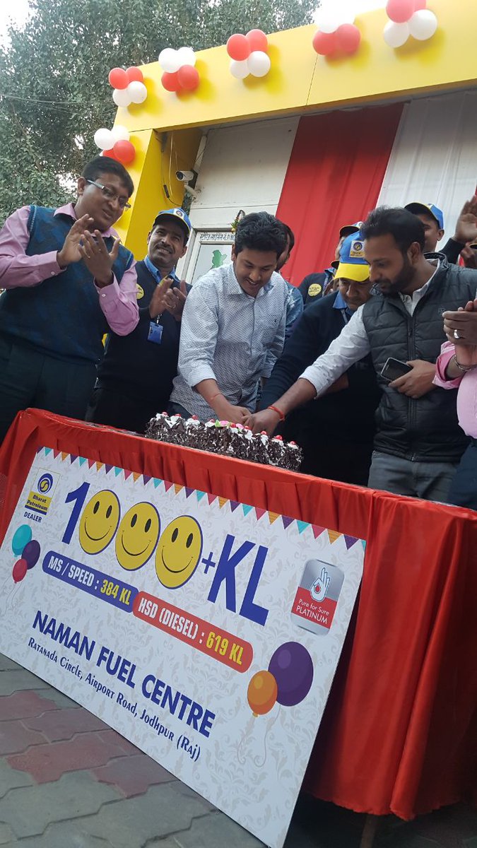 BPCL_Jodhpur's tweet photo. @BPCLRetail @bprajstate @PeethambarantT
Best way to start New year is to set a new milestone for self so as to keep u moving next year!! @NamanFuelCentre touched its Maiden 1000kl in Dec 17.. Kudos to the team &amp; Best wishes to reach newer heights in 2018 👍👍 https://t.co/JG5ZPkL9jl