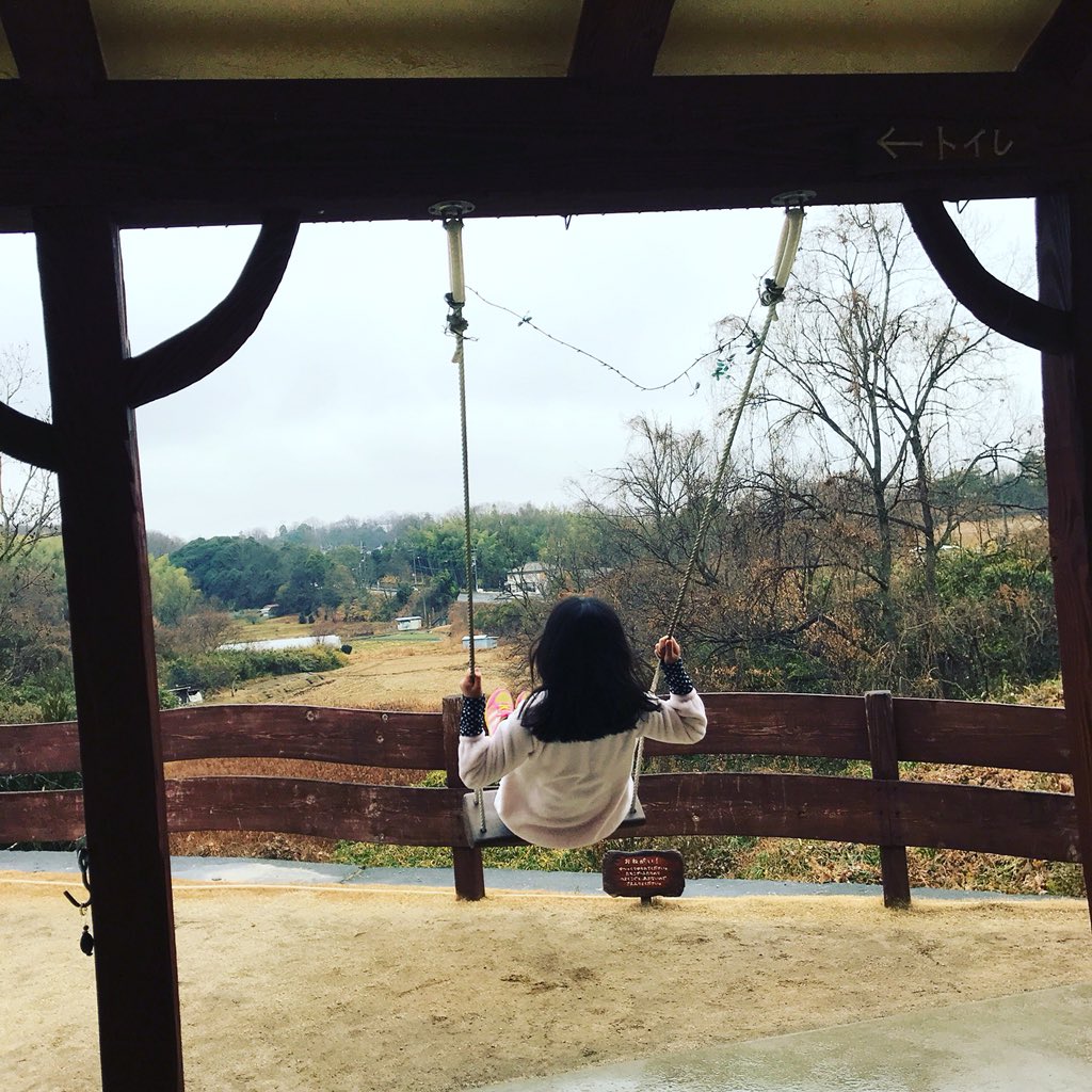 ট ইট র おさみき 劇団暇だけどステキ 大仏プリン本店 プリンの森 可愛い外観 広いテラス 巣穴みたいな店内 可愛いけど 娘さんのブランコに付き合ってやる天候じゃねぇわ 極寒 霙が冷えすぎる 大仏プリン プリンの森