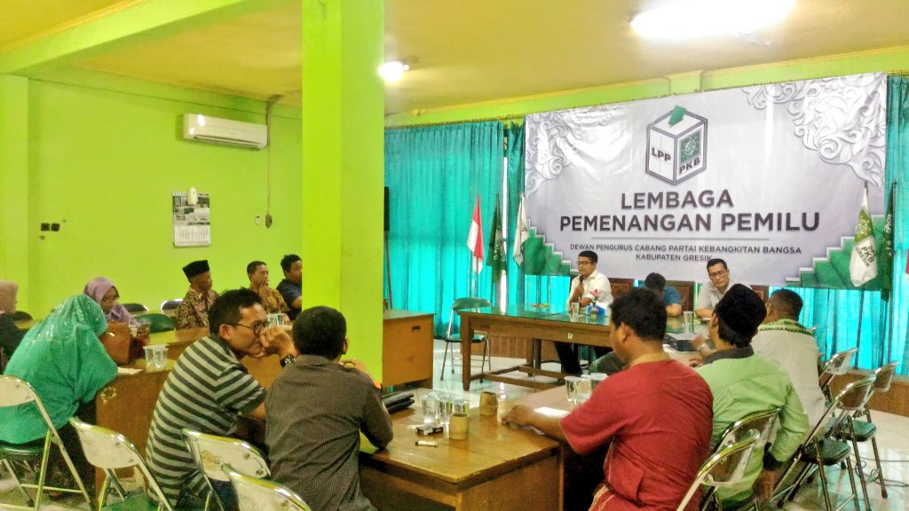 Sambutan sekaligus Pengarahan Sekretaris <a href="/DPCPKBGresik/">DPC PKB Gresik</a> <a href="/ImronRosyadiNU/">Imron Rosyadi</a> dlm Rapat Koordinasi <a href="/LPP_PKBGresik/">LPP PKB Gresik</a> . @LPPDPPPKB <a href="/DPP_PKB/">DPP PKB</a> <a href="/dpwpkbjatim/">DPW PKB JAWA TIMUR</a> <a href="/MohQosimNU/">H. Mohammad Qosim</a>