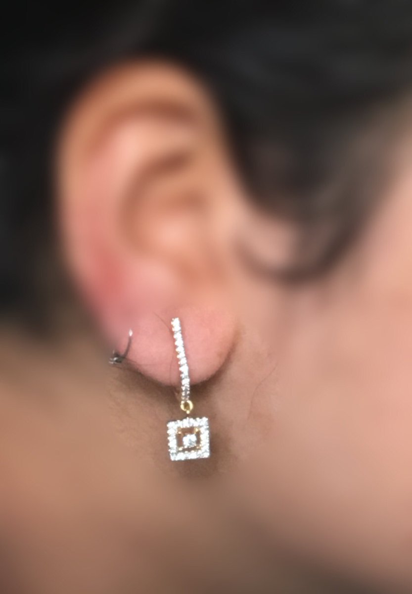 blissdiamonds's tweet photo. Add these scintillating solitaire danglers to your collection..
#BlissDiamonds #Bali #Earrings #RealDiamondJewellery
#JewelleryBrand #Danglers #DiamondsAreForever #Solitaire #DailyWear #DiamondLove #TrousseauCollection  #WomenLove #CustomMade #Hallmarked   #HighEndQuality https://t.co/Ow0Gc1tG6y