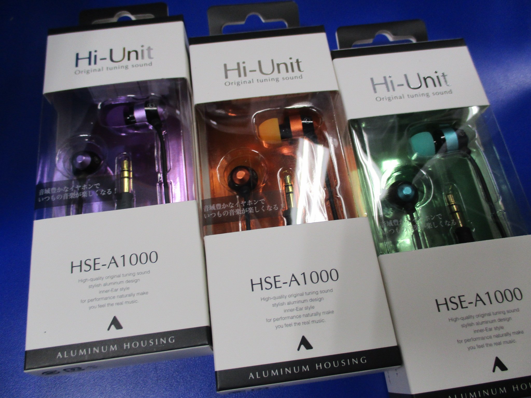 アニメイト渋谷 17年12月にアニメイト渋谷店で 最も売れたイヤホンは Alpex製 Hse A1000 13色の中で特に人気だったカラーは エメラルドグリーン オレンジ バイオレット の3色 綺麗な色です 1000円で買える最高音質 を追求して生まれた