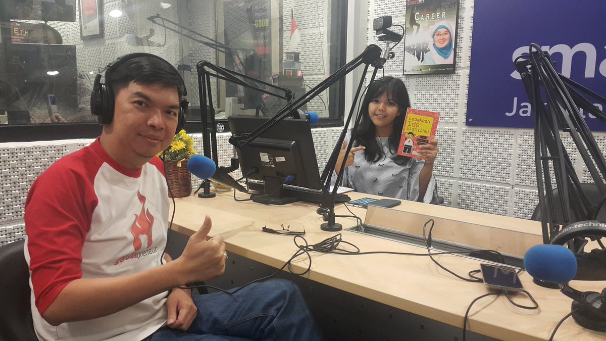RadioSmartFM's tweet photo. Masih berlangsung #BookOfTheWeek yang membahas Buku "Ledakkan Ide Bisnismu dalam Sembilan Minggu" dengan Penulis Adi Putera Widjaja. 
@GarudaPreneur
@adiputera

Stay Tuned with #SmartFMNetwork https://t.co/gvSfQhbiyO