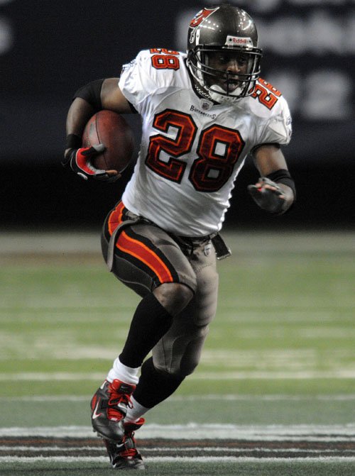 Happy Birthday to Warrick Dunn who turns 43 today! 