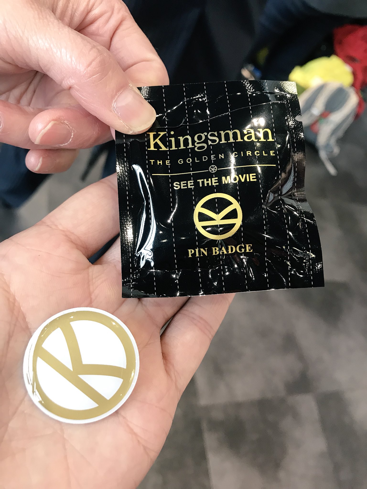 Papiko キングスマン ゴールデンサークル 4dxの入場者特典を見せてもらいました 劇場グッズが無いだけに良いですねぇ T Co M9oqrxa8mm Twitter