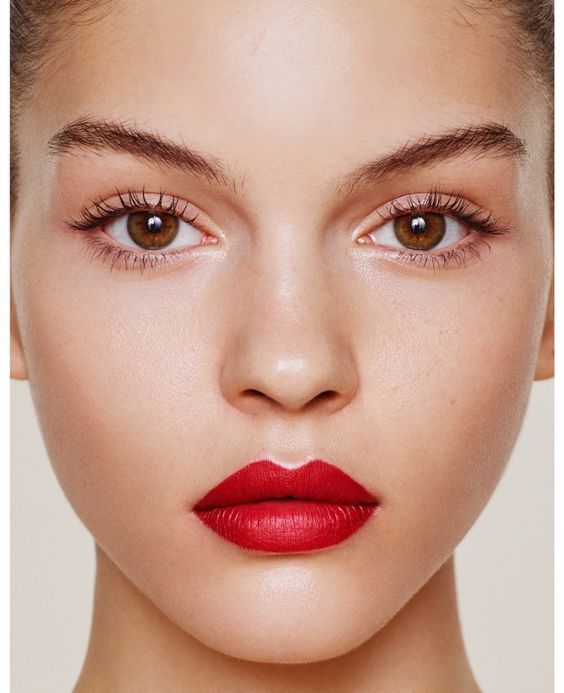 20mastres's tweet photo. Tu puedes con todo y si en algún momento dudas, el perfecto labial rojo te dará la fuerza que necesitas 💄💄💄 #FelizFinde #redlips #redmakeup https://t.co/vhRRdG2ekQ