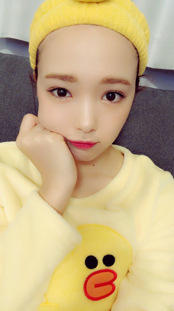 0220nicole's tweet photo. CHANELの新作のパウダーリップよき。

口元がふわふわ〜☁️ https://t.co/xJ2KTGig1z