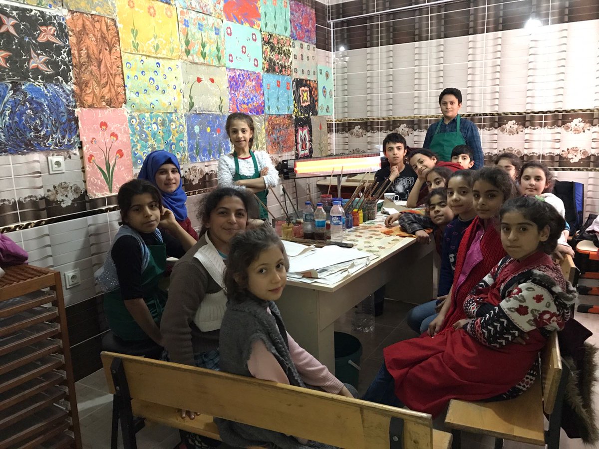 Çocuklarımızın sanatçı ruhunu ortaya çıkarıyoruz.Gençlik Merkezlerimizde Ebru Kurslarımız devam ediyor.
<a href="/MehmetEkinci63/">Mehmet EKİNCİ 🇹🇷</a>