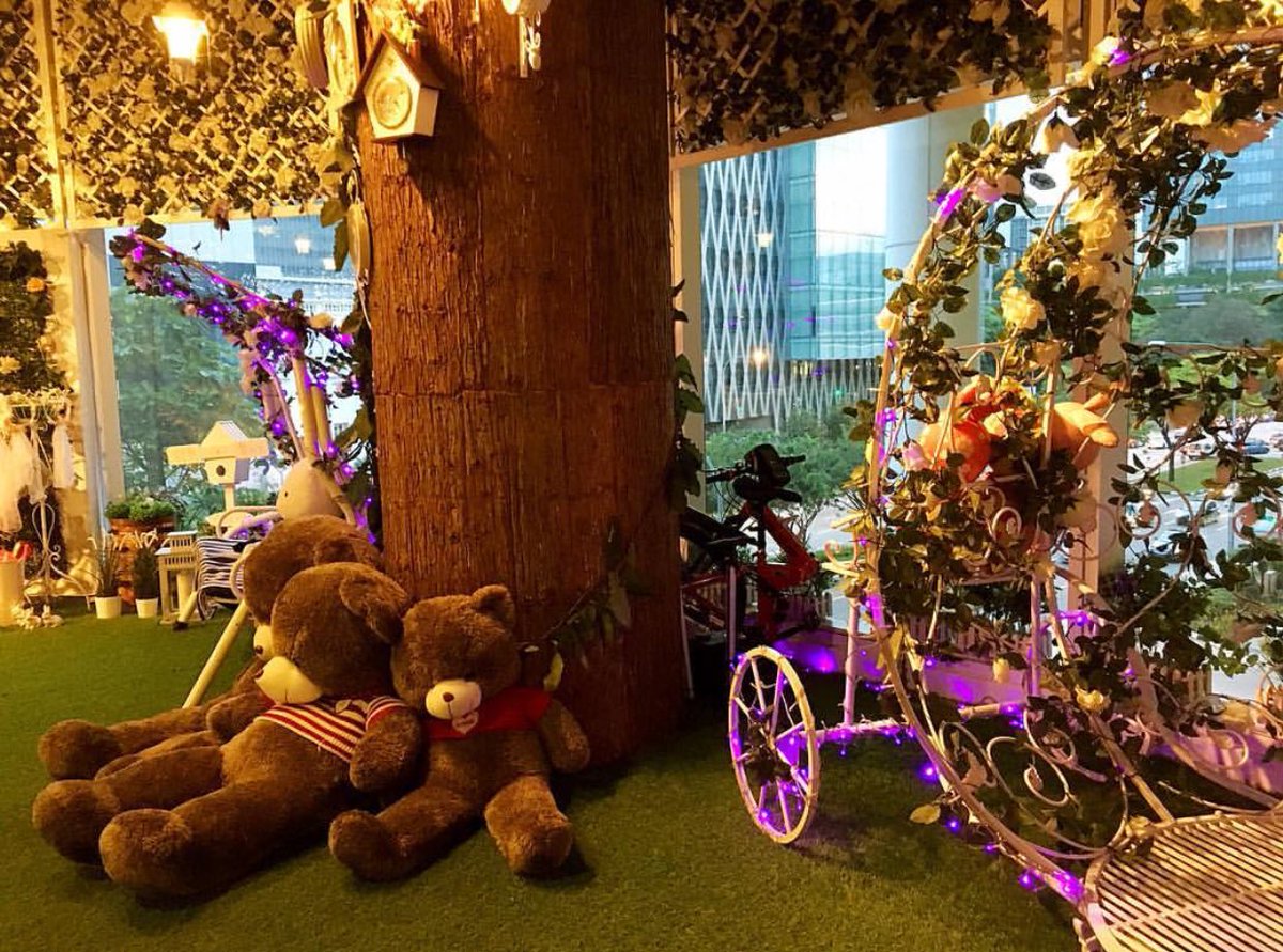 destinations00's tweet photo. مقهى ومطعم Blisshouse، سنغافورة 💫💜 https://t.co/GOAreqURHP
