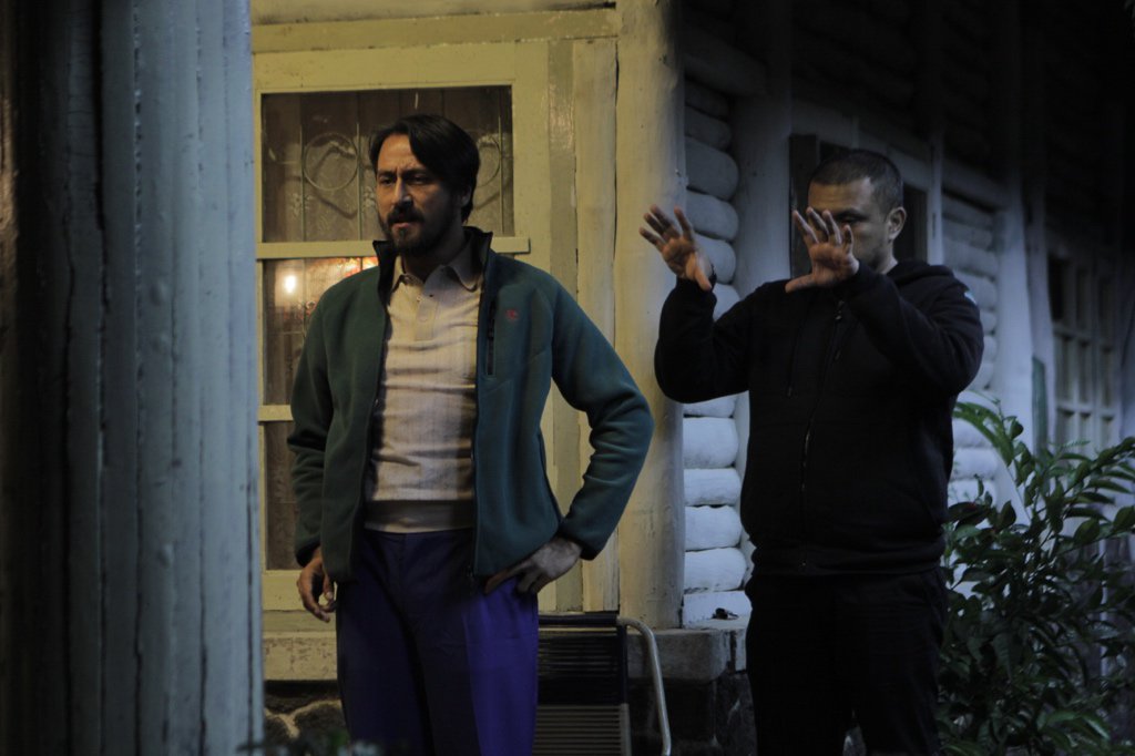 jokoanwar's tweet image. Jadi begitulah keseharian sutradara ketika suting. Setiap akan suting satu scene, dia harus sudah tau bagaimana dia akan syut, apa saja shot-nya. Informasikan ke kru. Jadi tidak selesai satu shot trus bingung mau bikin shot gimana lagi.