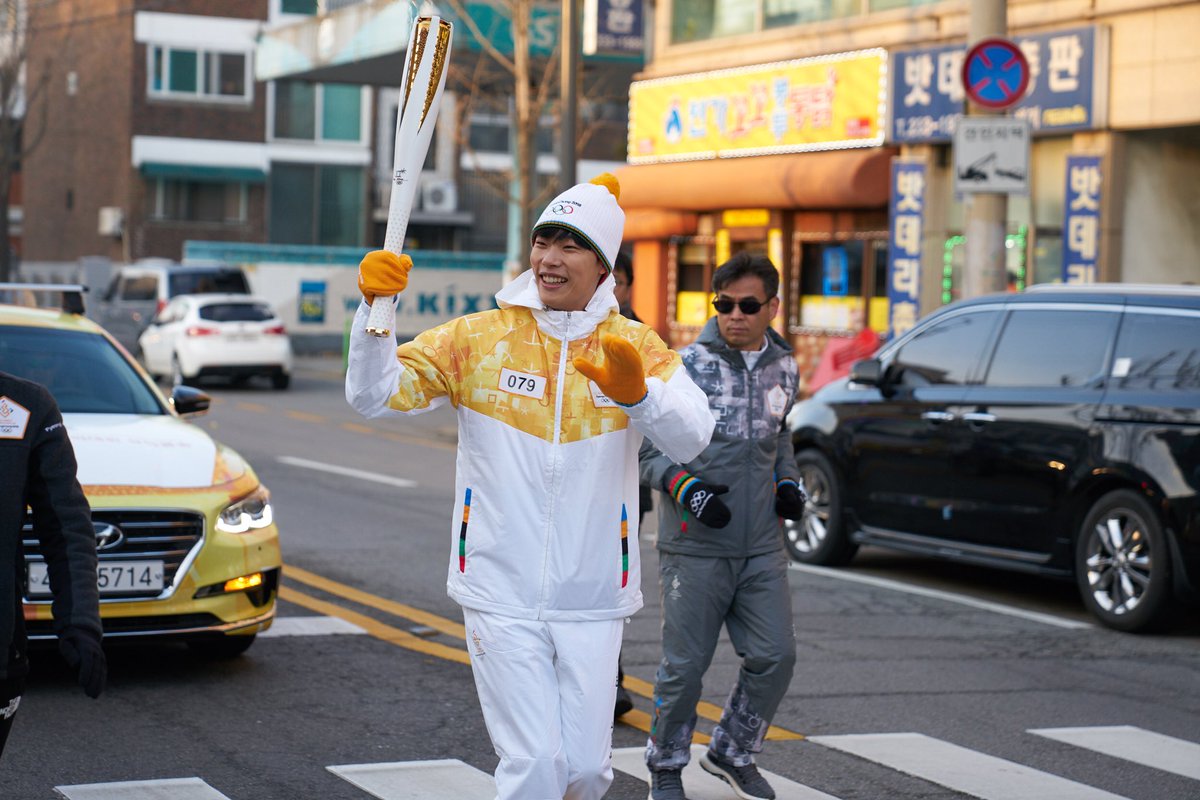 배우 류준열과 함께하는 평창 올림픽 수원 성화봉송!🏃🏻‍♂️🔥
#류준열 #평창동계올림픽 #2018평창 #올림픽 #성화봉송 #수원 #PyeongChang2018 #olympics #olympicflame #suwon