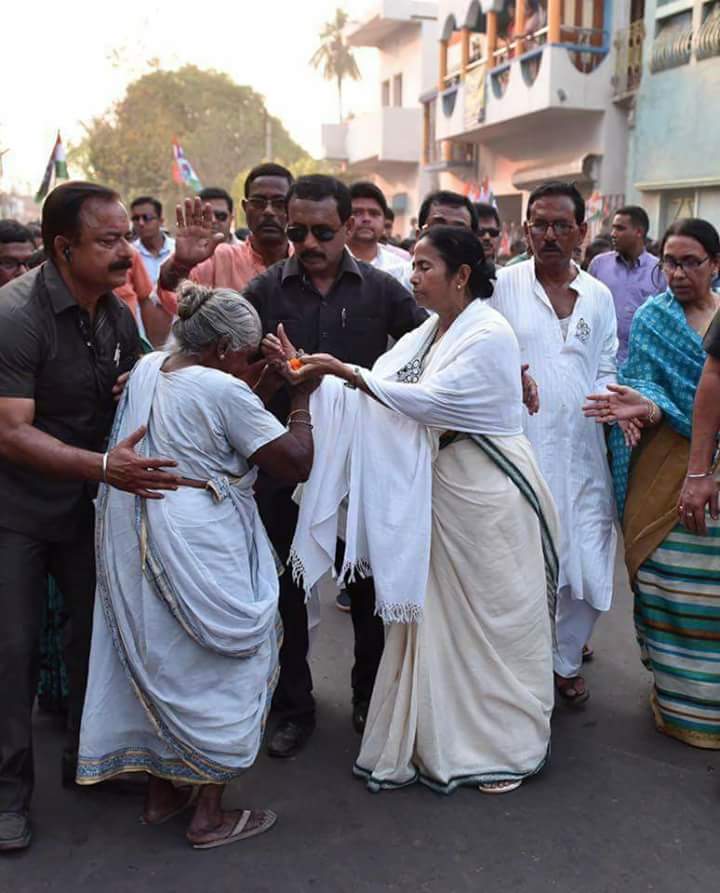 OajedAli1's tweet photo. @HardikPatel_ @tmcforindia @MamataOfficial #Banla maa https://t.co/gJ7C5qdeS9