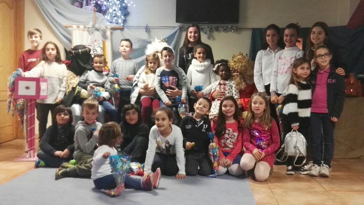 FLaCeramica's tweet photo. En La Ceràmica ya hemos recibido a los Reyes Magos y nos han traído muchas sorpresas. 👑 #Navidadceramica #socceramic #hemossidobuenos https://t.co/GcvPEZvA1Y