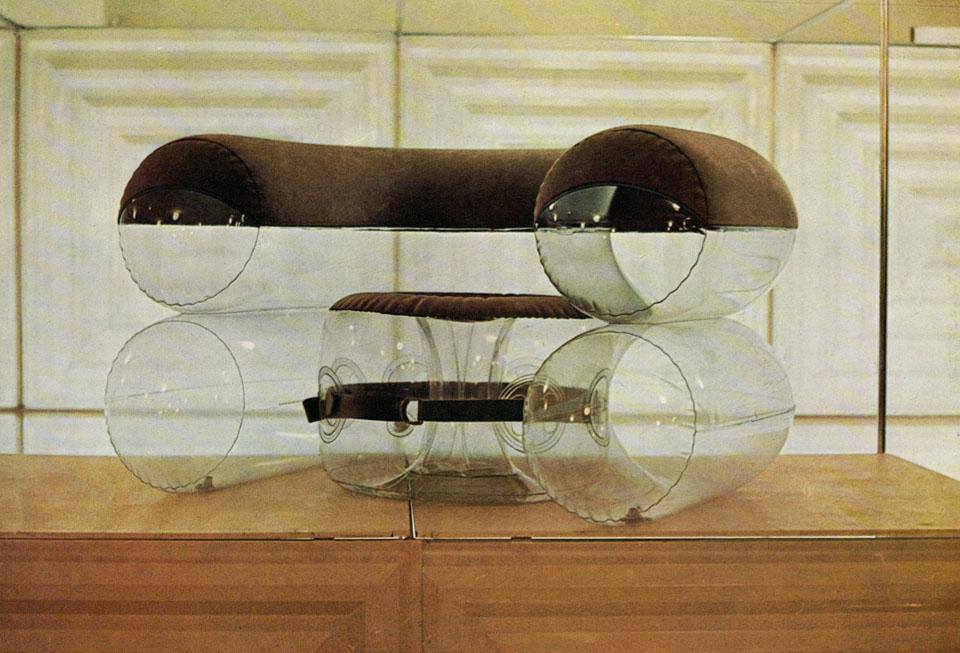 areasvellas's tweet photo. "Armchair in transparent PVC (parts spray finished), designed by architects Jean Aubert, Jean-Paul Jungmann and Antonio Stinco, Paris, for the AJS-Aerolande series of inflatable furniture."... https://t.co/VGYTluneVz