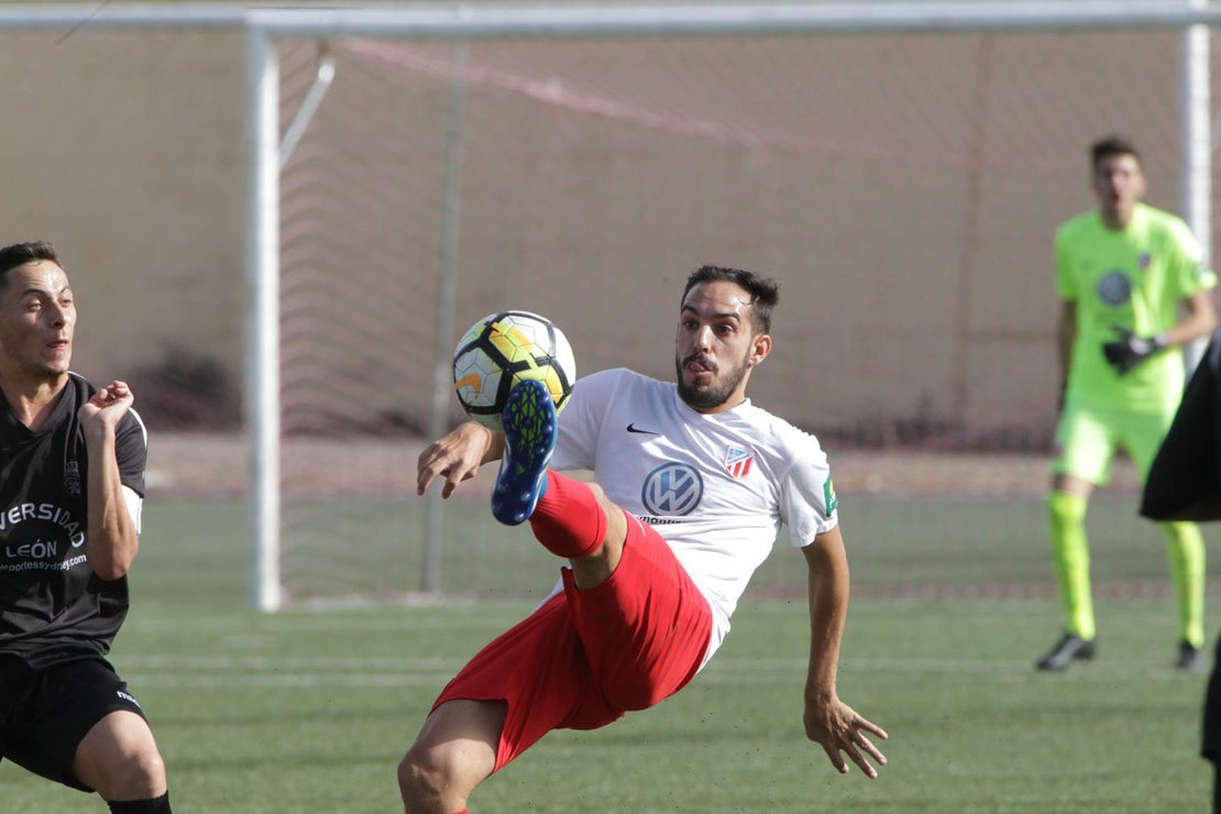 s24horas's tweet photo. DEPORTES | ​La @UDSantaMarta rinde visita a @Uni_Futbol_Uva https://t.co/lrdrf0nNwb vía @s24horas https://t.co/BRZebjAnju