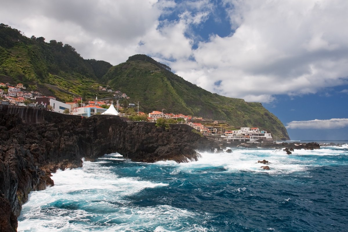 SuperBreak's tweet image. The paradise island of Madeira is set in the Atlantic Ocean and boasts rugged coastlines, exotic plantlife and picturesque towns &amp;amp; villages.

Explore all this and more on a 7 night break flying from 6 regional airports around the UK: bit.ly/2DwTw3Q #AnotherBreak