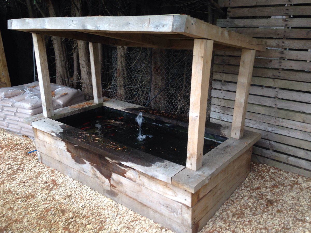 LimeLandscaping's tweet photo. Are  you planning on updating your garden design this year?
We stock softwood and oak sleepers in various different lengths and dimensions.  Prices start at just £10 including VAT.
Sleepers can be used for retaining walls, edges, steps, flower beds, ponds and much more. https://t.co/Gfyu3bBv7t