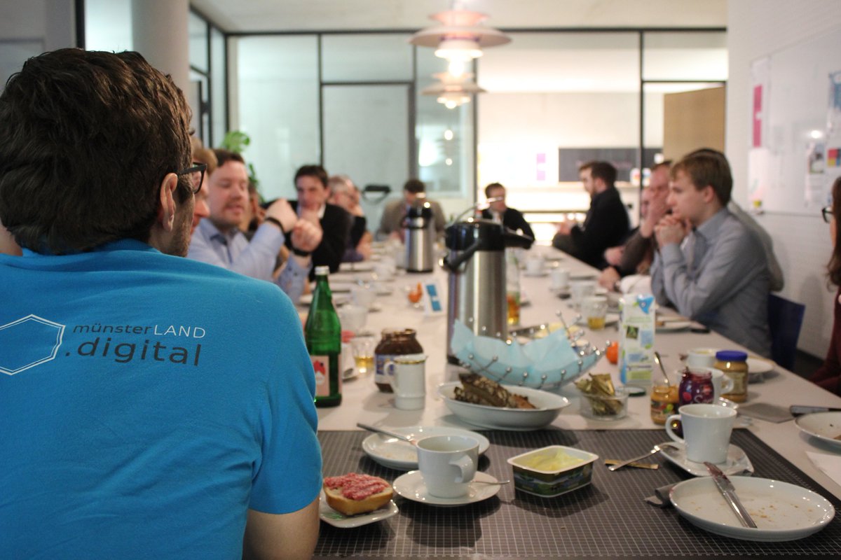 DigitalHubMs's tweet photo. Impressionen vom gestrigen Netzwerkfrühstück im #DigitalHub. Das nächste #HubHunger Event verkünden wir wieder hier und im Meetup: https://t.co/libm4pAQfd https://t.co/viWwm9GXkW