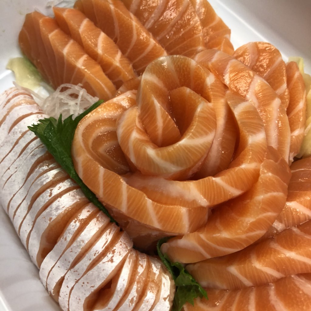 wongnai's tweet photo. วันศุกร์แล้ว สั่งมาเปย์ตัวเองงงง ❤️ ร้านนี้แซลมอนสดมากกกก ประทับใจสุดดดด ครันชี่โรลคือดีย์ สั่งผ่าน LINE MAN ผ่านแอพ Wongnai วันนี้ฟรีค่าส่ง 75 บาท! ใส่โค้ด “WNDCOOL75” 😍 เริ่ด!!
📍Teru Sushi Bistro : อโศก &amp; สีลม
#วงในพาแดก https://t.co/GZoXtBwCEb