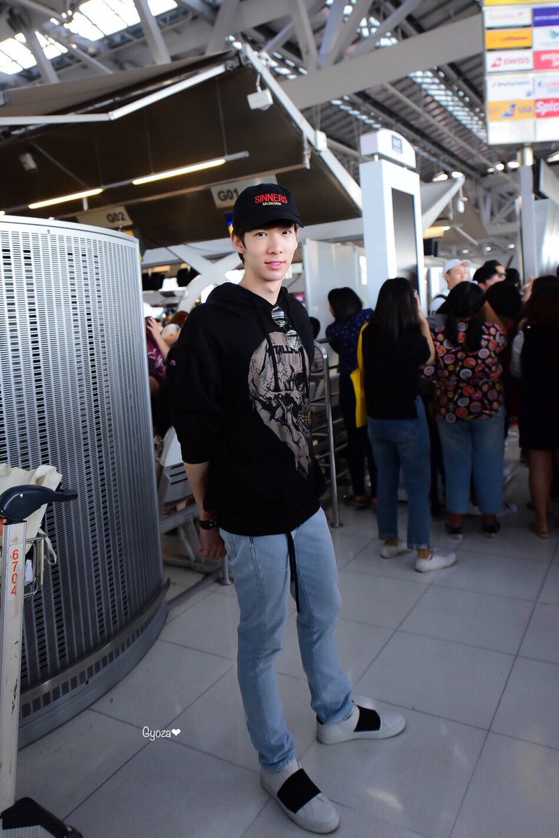 xoxoeveefifi's tweet photo. รองเท้ามันก็จะบังเอิญหน่อยๆเนอะ 🐥
#ก็อตโจ https://t.co/SVou93ZOF4