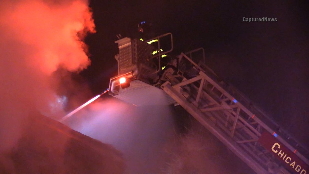 PauleyLaPointe's tweet photo. CHICAGO: A #MaydayAlert & EMS Plan 1 was called out at an #ExtraAlarm fire in the city's #Englewood neighborhood. Now on @CapturedNews
#OverNightBreakingNews
#BreakingNews https://t.co/4ojZwLg2mI