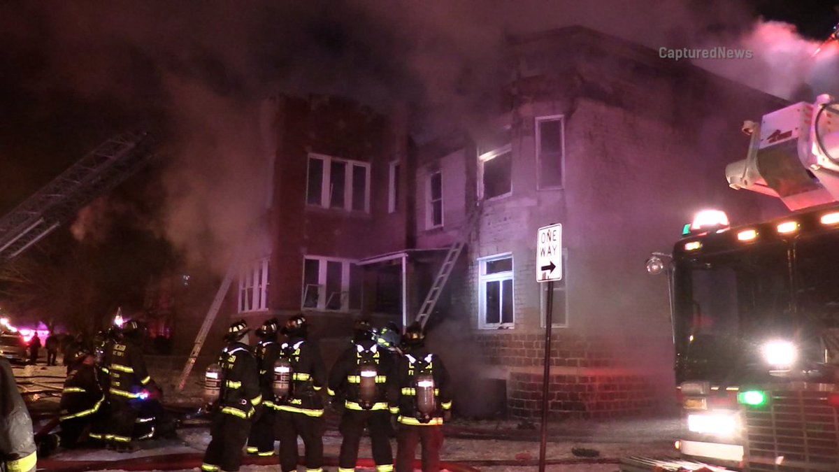 PauleyLaPointe's tweet photo. CHICAGO: A #MaydayAlert & EMS Plan 1 was called out at an #ExtraAlarm fire in the city's #Englewood neighborhood. Now on @CapturedNews
#OverNightBreakingNews
#BreakingNews https://t.co/4ojZwLg2mI