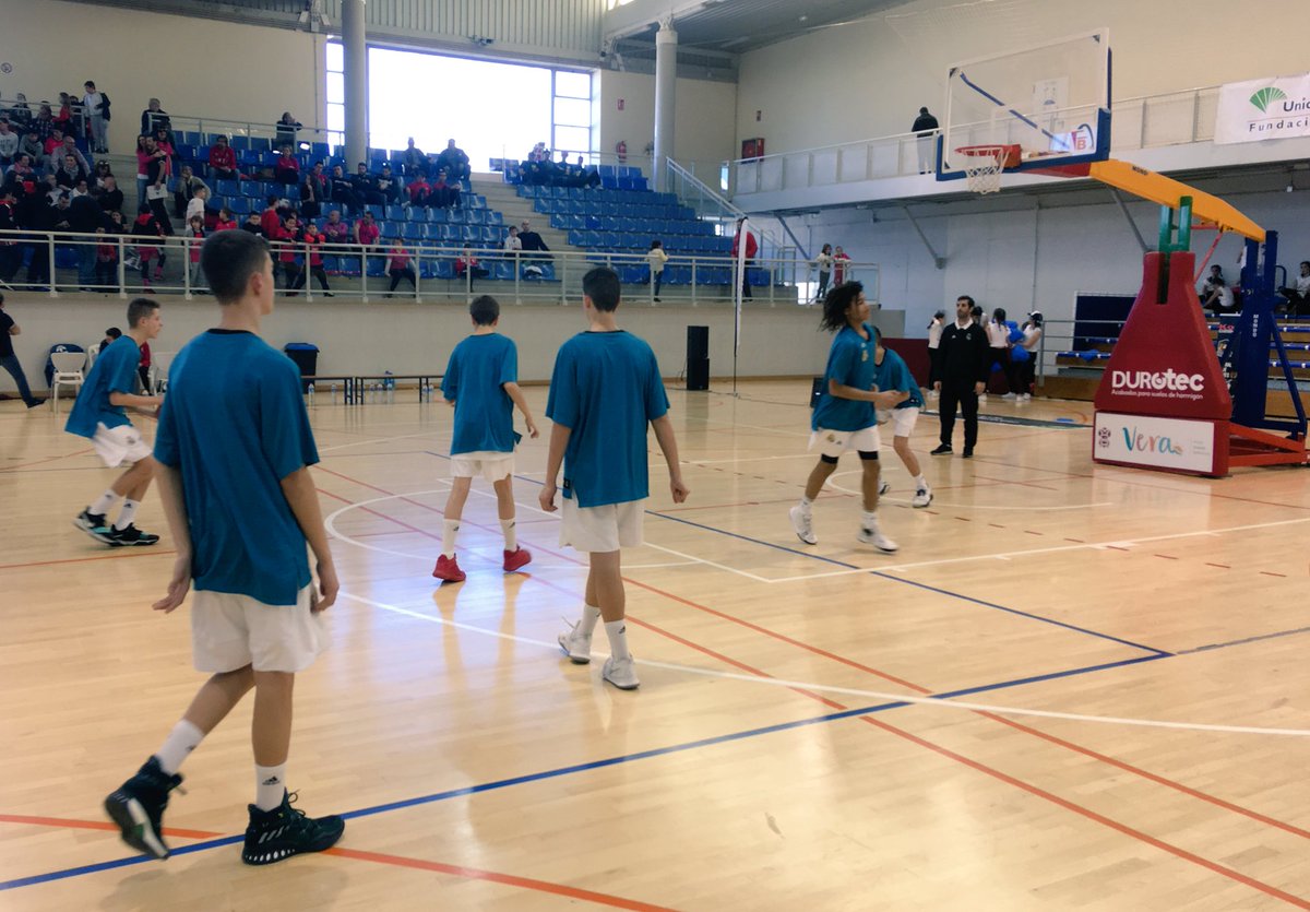 cb_upla's tweet photo. Todo listo para que empiece la gran final del #TCV_U13 entre @RMBaloncesto y @penya2005. Mucha suerte a los dos equipos!!!!! https://t.co/iUEkRirNFb