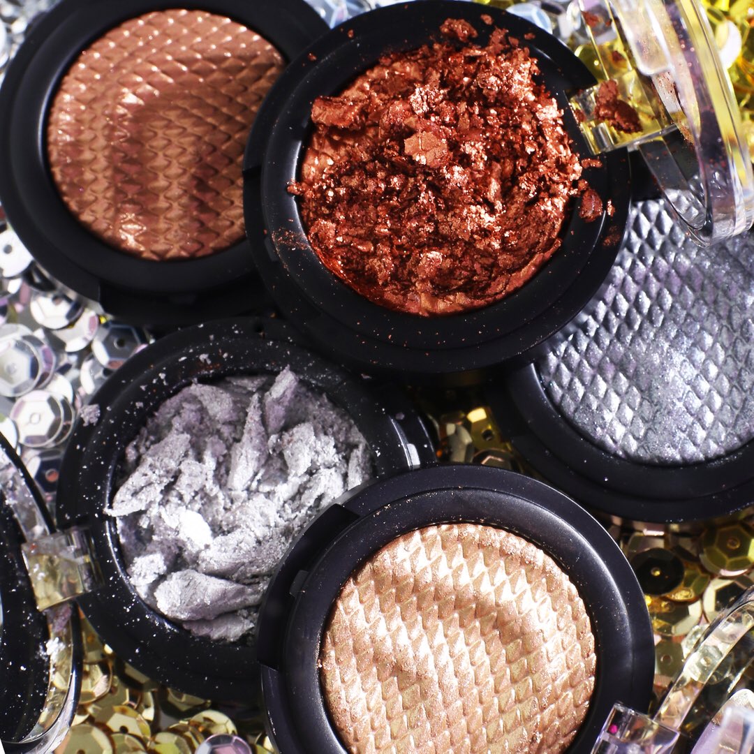 CYOCosmetics's tweet photo. Metallic eyeshadow. Sweep once over lids for subtle sparkle or layer up for super pigmented shimmer that lasts.   

Shop now: https://t.co/SZjIrqgBjf
#MIXLAYERHACK #CYOcosmetics #beautyaddict https://t.co/x3ETv4z5tY