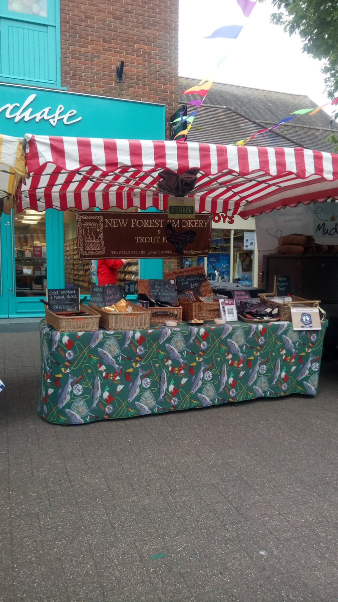NewForestSmoker's tweet image. Happy new year all. If you need a delivery next Thursday please remember to order by Monday. 😬 I will be at Alton and Winchester farmers mkts the following weekend. 😁 🐟 🎣