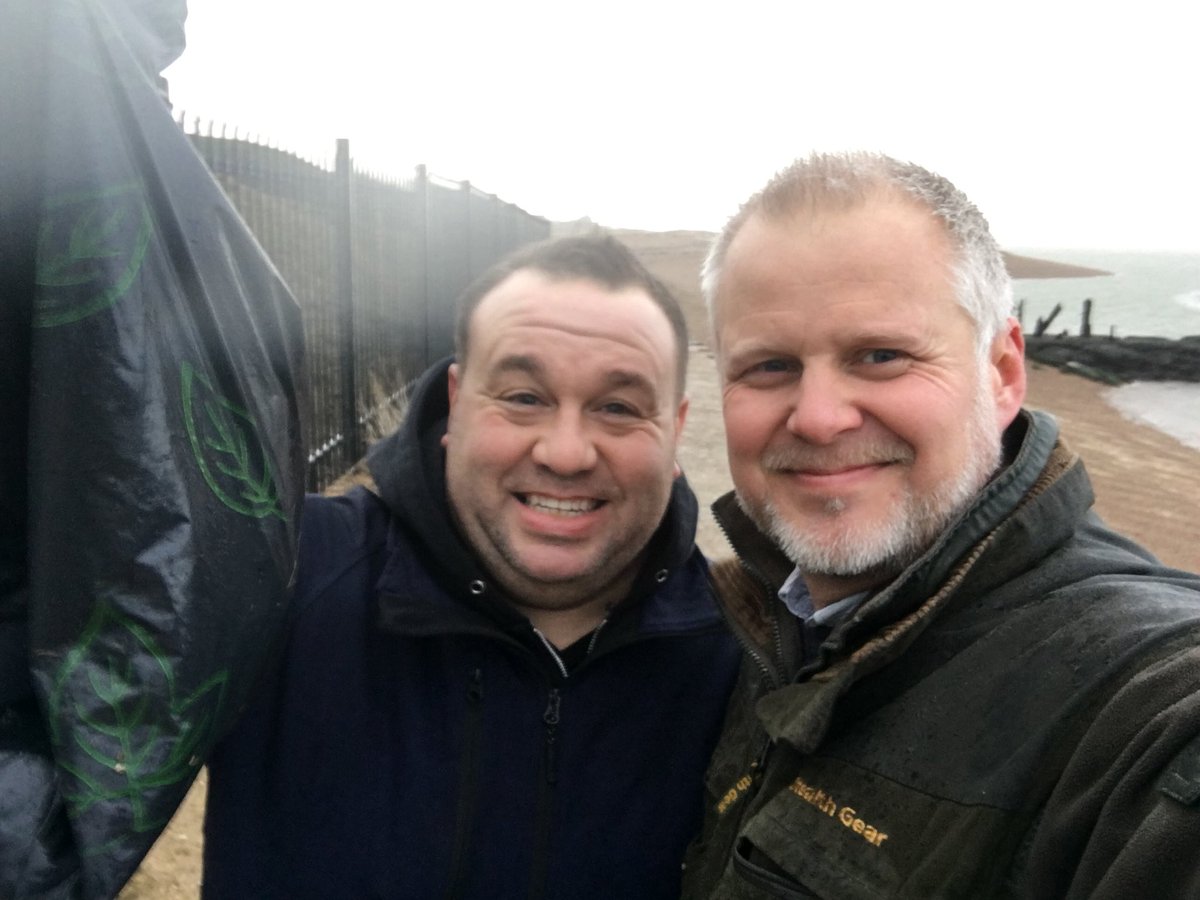 WildlifeGadgets's tweet photo. Great to be joined by my mate @ProctorAndy for this morning’s #2minutebeachclean. 4.38kg of plastic and other litter collected along with one or two interesting finds. Several balloons as usual. 😡

#rubbish #plastic #waste #plasticawareUK #Suffolk https://t.co/hKdwD6VN5Y