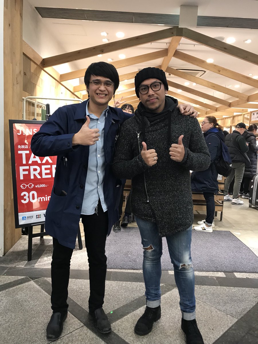sammy0809SmrgkR's tweet photo. Yg di jepang nyari toko kacamata keren ... dateng ke JINS shinsaibashi .. tokonya temen org indonesia ☺️🙏🏼 keren keren kacamatanya https://t.co/Wki8bc3q07