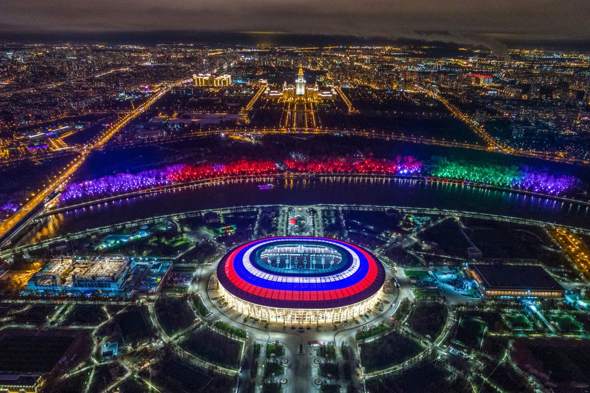 FIFAWorldCup's tweet image. 🏟️🇷🇺😍
When it's a #WorldCup year 🙌
#FridayFeeling