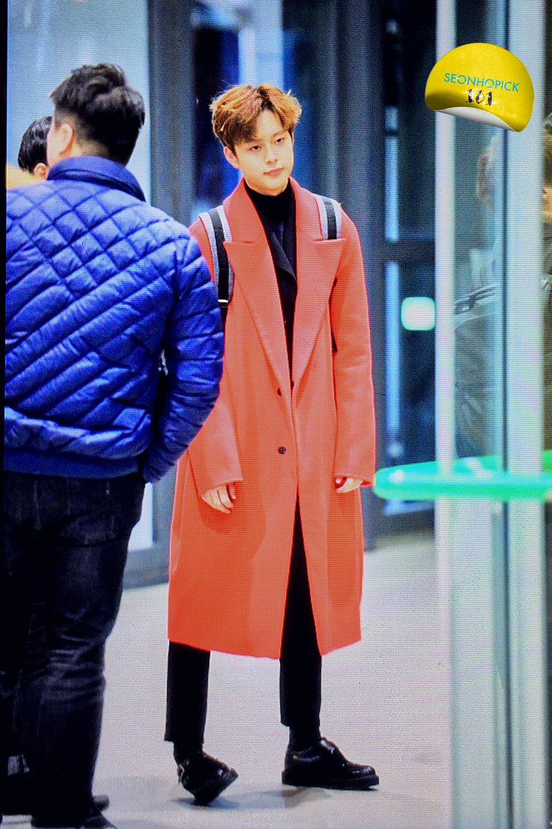 SEONHOPICK101's tweet photo. 180105 간사이공항 서노 완전 슈스^ㅜ^🤦‍♀️🤦‍♀️🤦‍♀️ https://t.co/vKA7fdhKy1