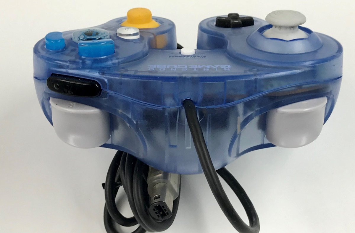 BattleBeaver's tweet image. Come join us at @SmashNSplash June 1-3, 2018! Check out the announcement video here (youtu.be/g9S3g6jOzU4) **Giveaway** Re-Tweet, Follow us, and follow @SmashNSplash for a chance to win this beautiful Smash N Splash themed controller. Winner Announced Jan.31