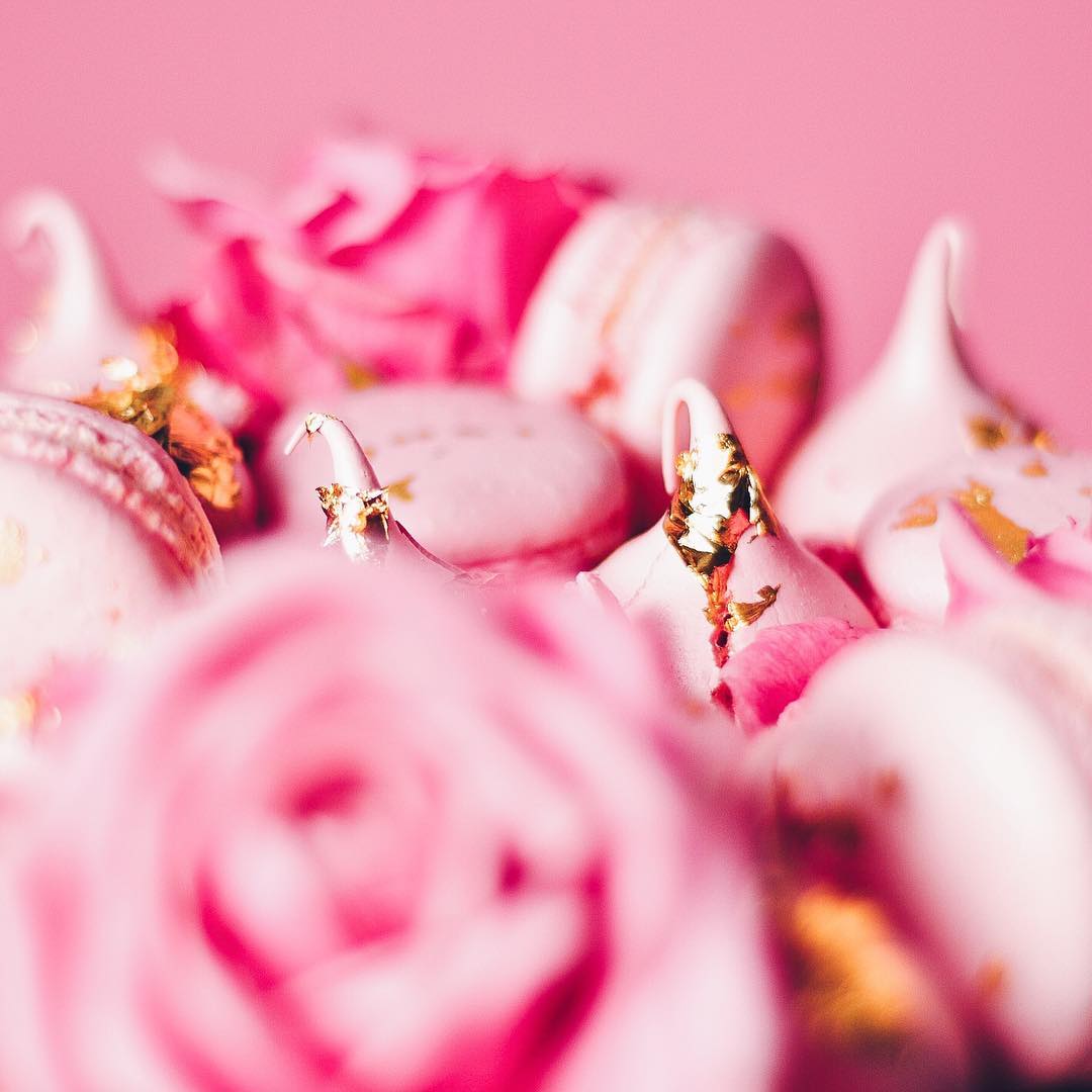 paperROSEdesign's tweet photo. SO PRETTY

Researching wedding trends this morning and stumbled across the absolutely beautiful creations by @JuniperCakery 

#prettyinpink #goldandpink #meringues #weddingstationery #essex #wedding2018 #weddingresearch #FridayFun https://t.co/7e5iMMGn7t