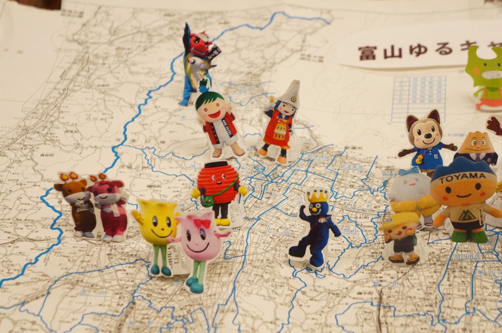 O Xrhsths ばいにゃこさん 富山県のご当地キャラ Sto Twitter 富山ゆるキャラ勢力図を作ってみたぞい 東の公爵ジャンボ ル三世 西の猛将メルギューくん 富山王きときとくん 影の支配者とやまくん 魔虫オロロ 富山県にも魅力的なゆるキャラが沢山おるぞい
