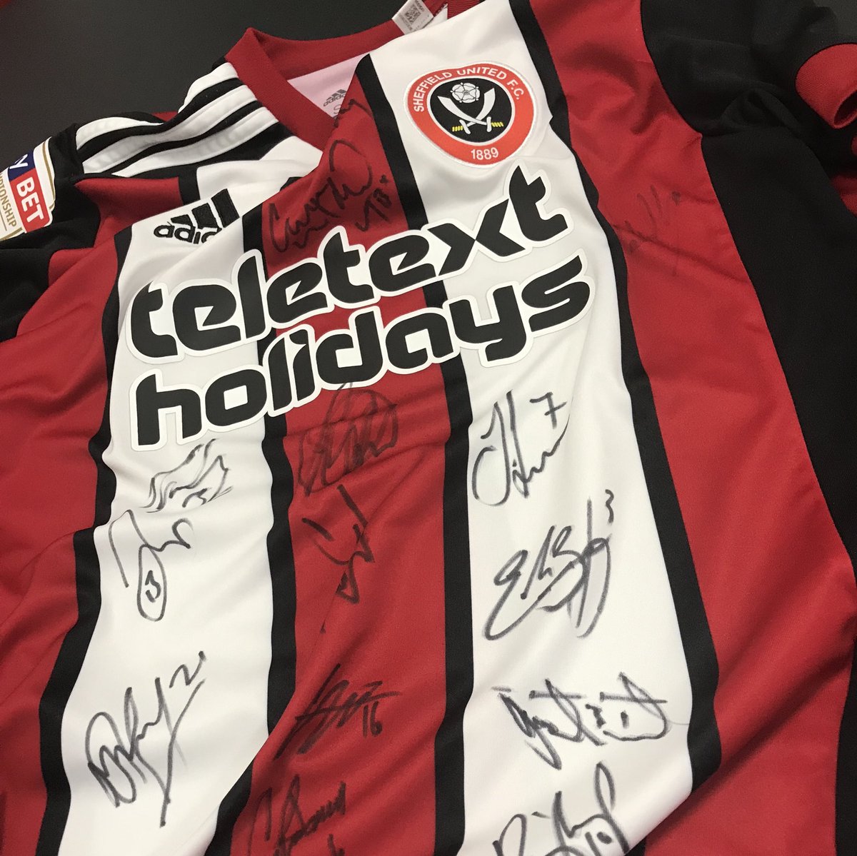 SUFCServices's tweet image. 🗣Competition: To get @SUFC_tweets fans ready for the #SteelCityDerby next Friday @TeletextHoliday are giving 3 lucky winners a signed home shirt each in preparation for the big game. All you have to do is ❤ and R/T this post. Be quick – competition closes at 1:00pm GO! 🤩🔴⚪️
