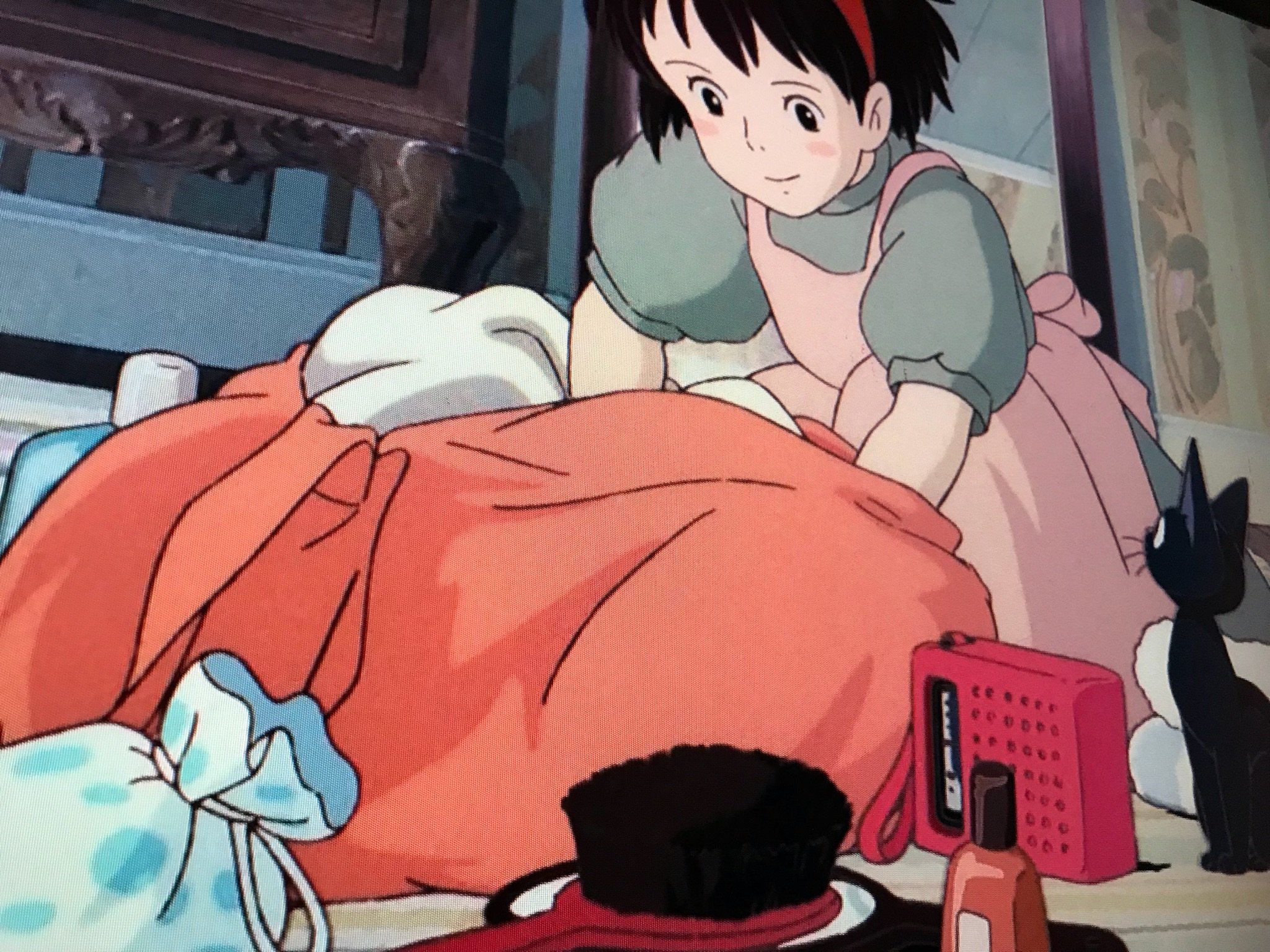 Cana Sotte Bosse 魔女の宅急便 キキのこのうぐいす色のワンピースと うすピンクのエプロンに 赤いリボンと 赤いラジオの色合いがとんでもなく好き バックに荷物を詰めるシーンも 詰める時の音も好き 好き 魔女の宅急便 Cana Sotte Bosse 魔女の宅急便 キキのこのうぐいす色のワンピースと うすピンクのエプロンに 赤いリボンと 赤いラジオの色合いがとんでもなく好き バックに荷物を詰めるシーンも 詰める時の音も好き 好き 魔女の宅急便