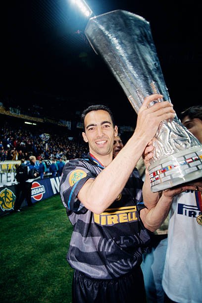 WestLegionAle's tweet photo. YOURI RAFFI #DJORKAEFF
Bergabung dengan #INTER dari #ParisSaintGermain pada Tahun 1996. Selama #3Musim ber-#Seragam #Nerazzurri (1996~1999), #Youri Mencatatkan #87Penampilan, Mencetak #30Gol dan Memenangkan #1PialaUEFA (1997-1998).
#110Hari110Cerita110Tahun https://t.co/N9XlS3mIFn