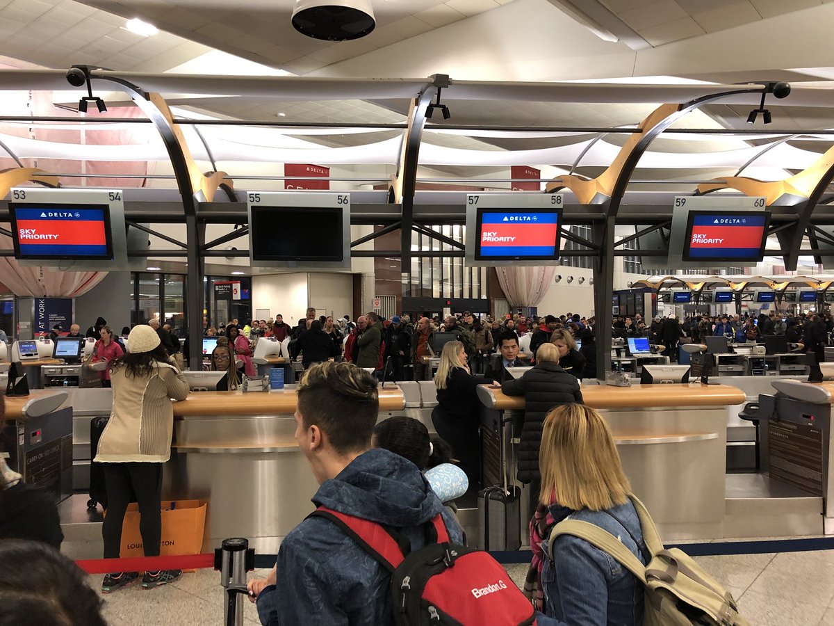 vi_k's tweet photo. .@Delta what's going on at ATL? Backed up lines everywhere https://t.co/Ng2IHqpf4l
